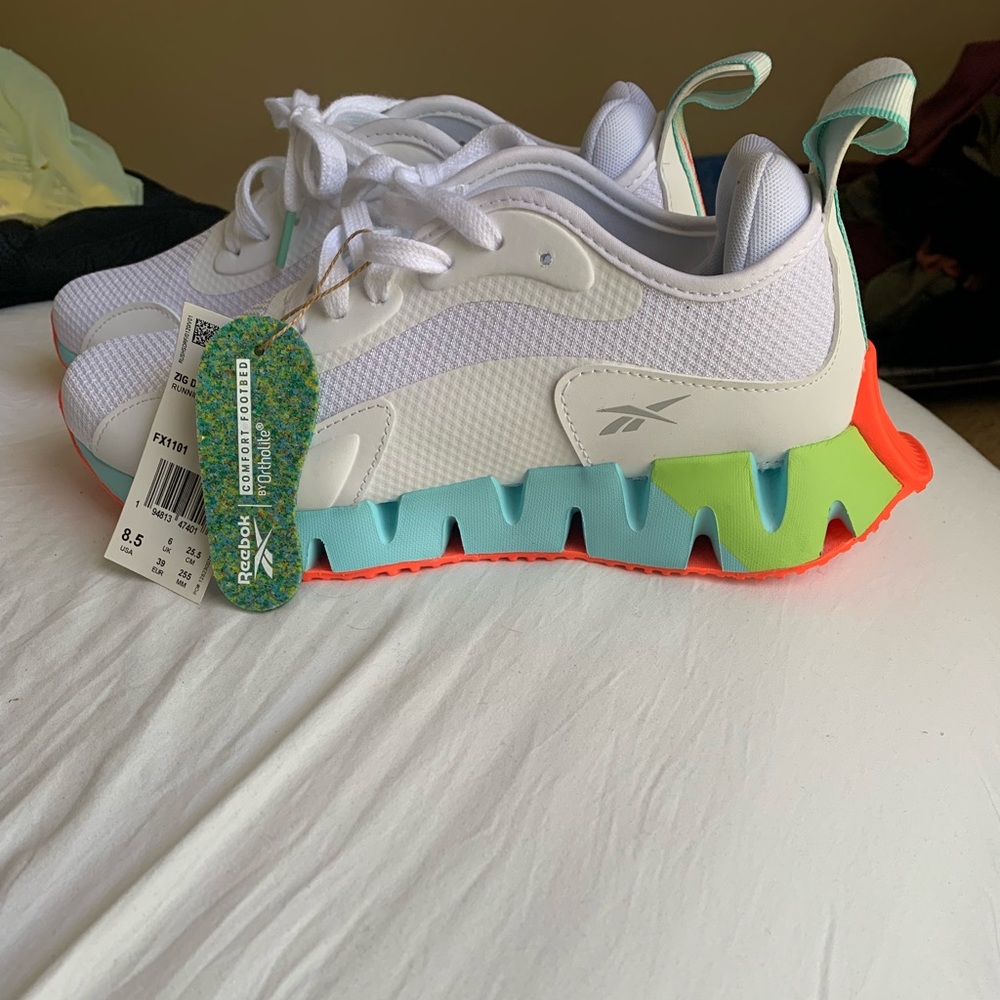 New with tags Reebok 8.5 zig dynamica shoes